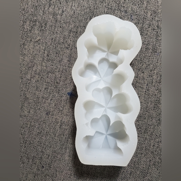 FOUR LEAF CLOVER CANDLE MOLD - Picture 1 of 9
